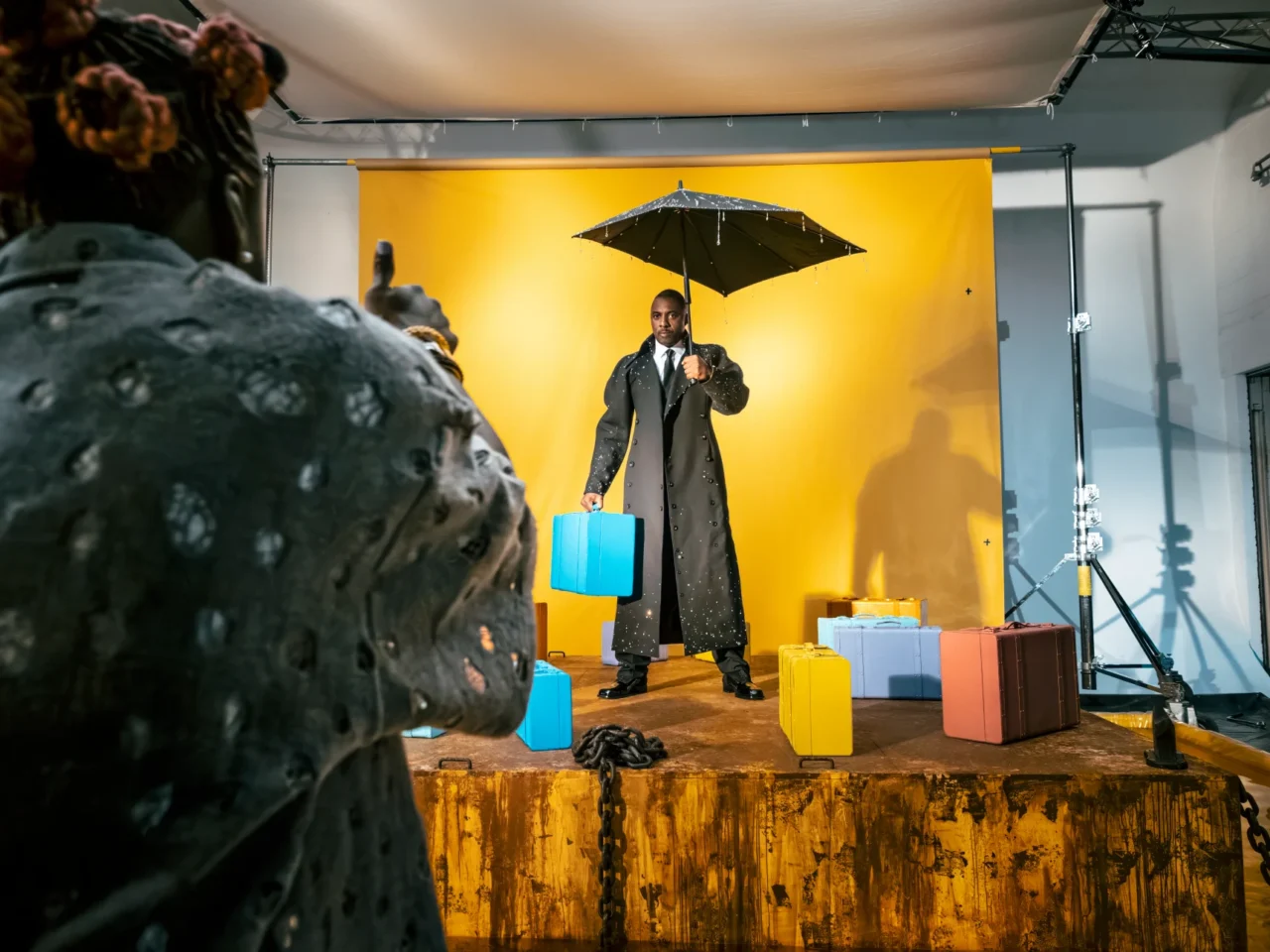 Idris Elba behind-the-scenes