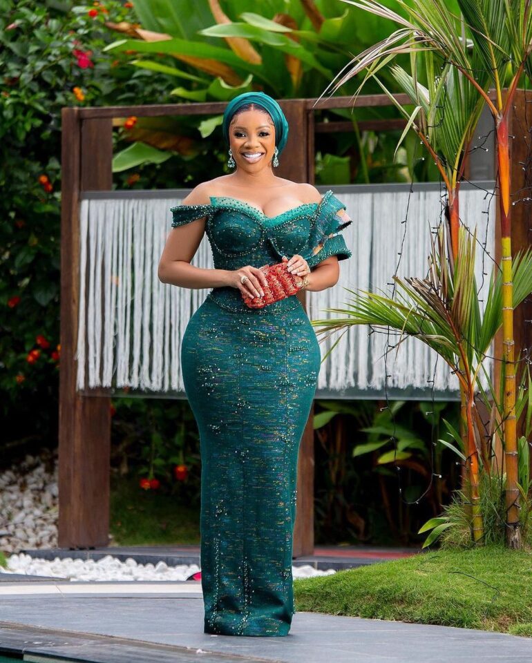 12 Enchanting Kente Corset Styles for Ghanaian Brides in 2024