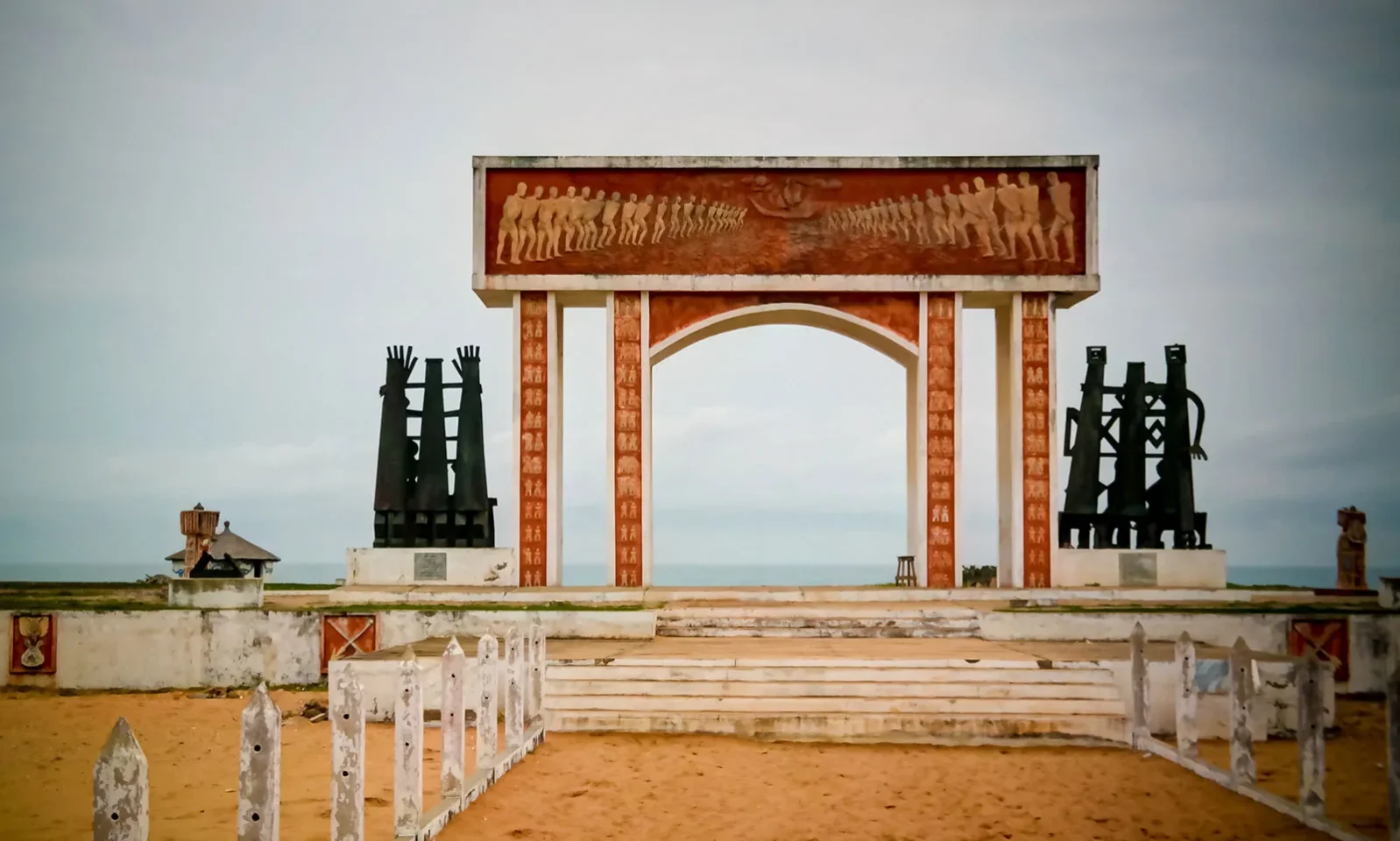 Gate of No Return, a monument commemorating the lives of those captured and traded as slaves, on the beach of Ouidah, 🏛️ #Benin. Photo Credit: Homocosmicos