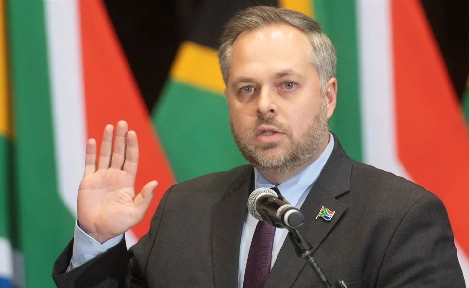 Dr. Leon Schreiber takes oath as South Africa’s new Minister of Home Affairs, pledging to streamline visa processes and enhance the nation’s appeal for international investment and tourism. Photo Credit: News24