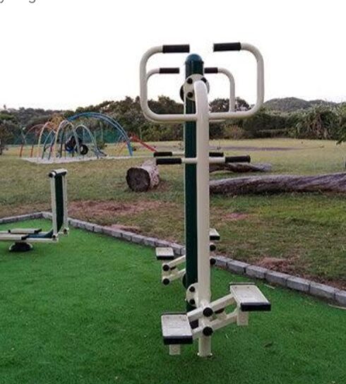 Exciting news from Botswana! 🎉 The newly introduced free outdoor gyms in Francistown are empowering communities to stay fit and healthy. These facilities, equipped with everything from weight plates to aerobic steps, are a game-changer for residents, especially in low-income areas. Let’s get moving and embrace a healthier lifestyle together! Photo Credit: The Southern African Times