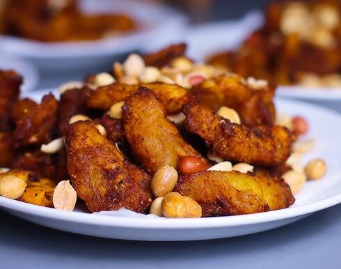 kelewele served with groundnut. Photo Credit: Kwankyewaa's Kitchen/YouTube