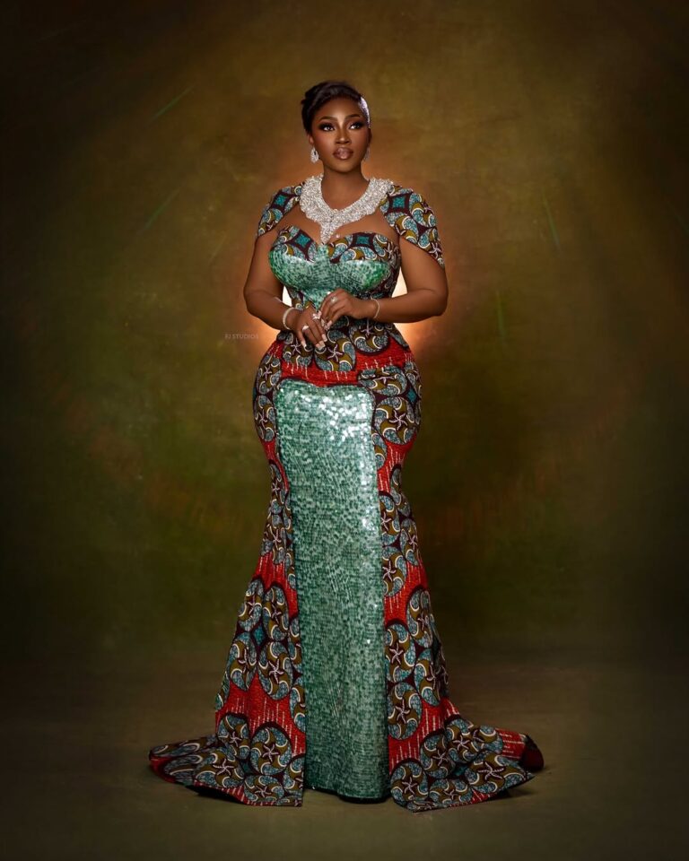 Cookie Tee. Photo Credit: FJ Studios/Instagram